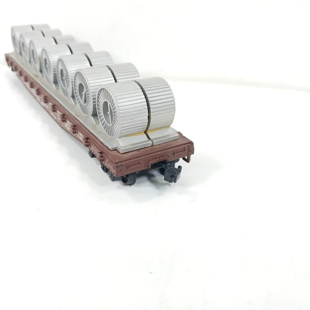 HO Scale Santa Fe ATSF 93302 Flat Car with 7 Cable Spool Loads Brown Railcar
